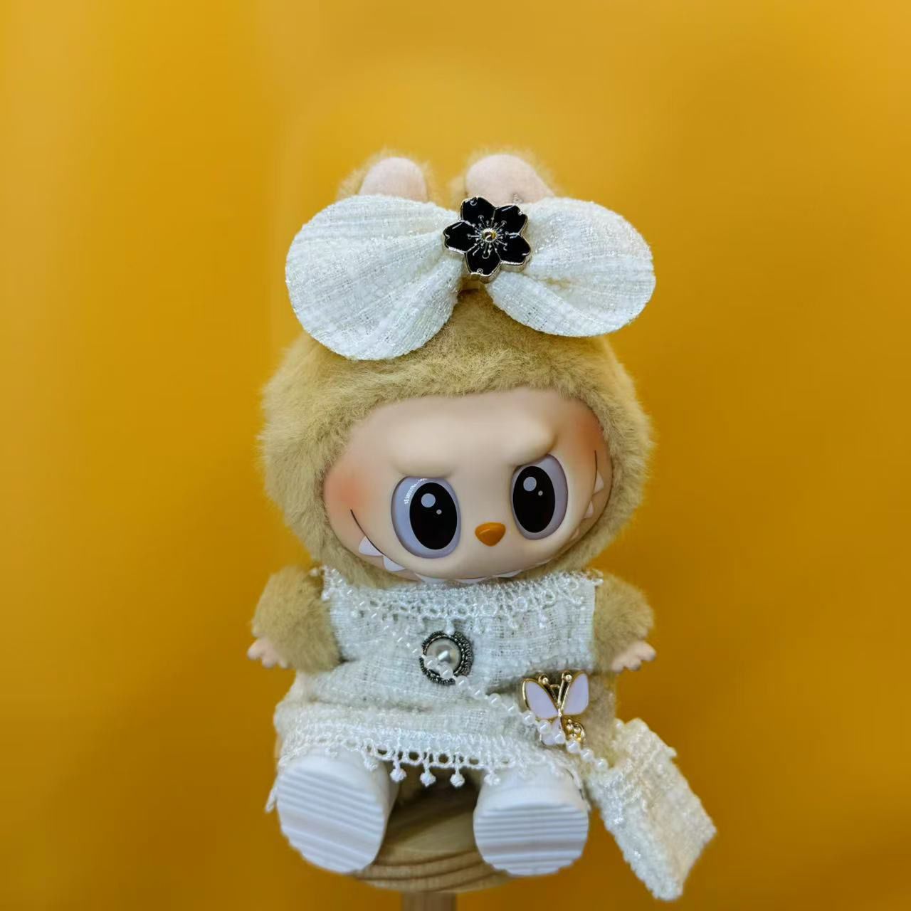 Labubu Outfit – Chanel-Inspired Tweed Couture Set (White, Black, or Pink Edition | Fits 17cm Labubu Macron / Have a Seat / Big into Energy)