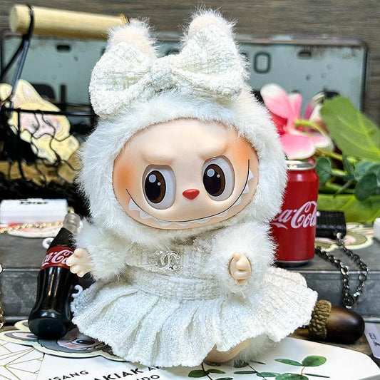 labubu-outfit-chanel-blanc-tweed-ensemble-fits-17cm-labubu-macaron-have-a-seat-big-into-energy