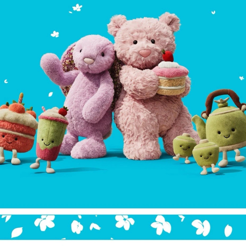 leola-bear-with-strawberry-cake