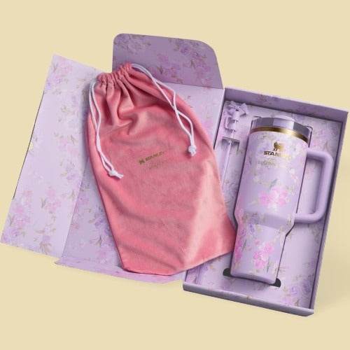 loveshackfancy-holiday-quencher-40-oz-happy-thoughts